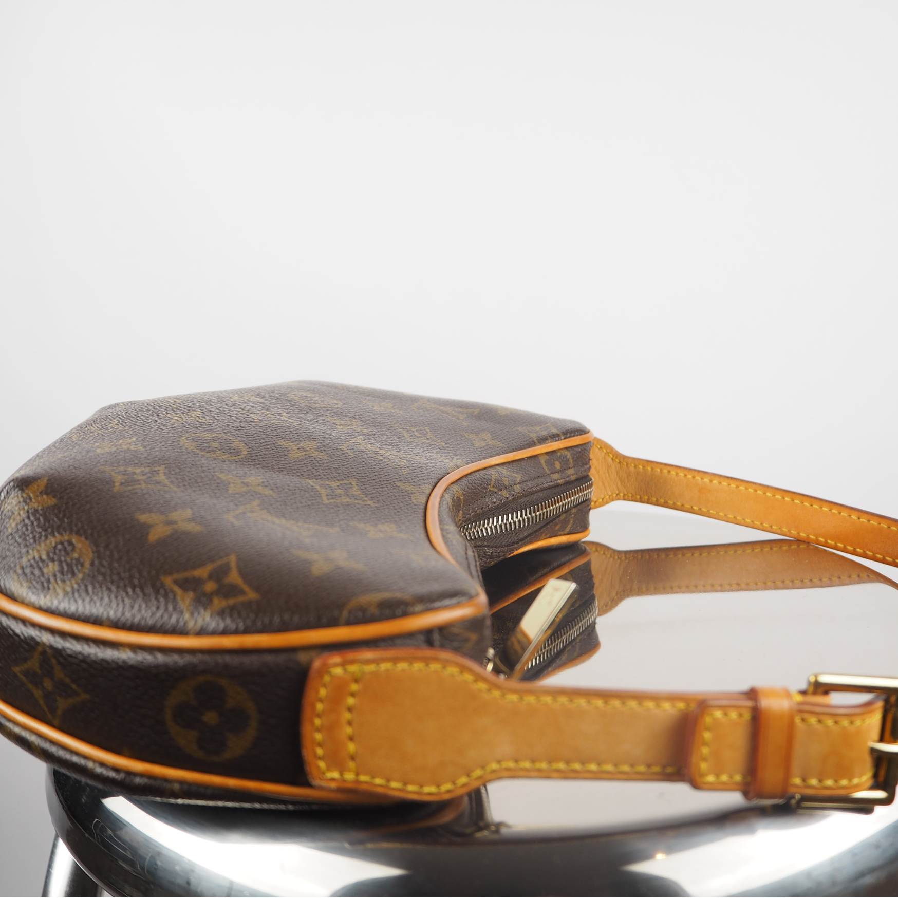 Louis Vuitton - Croissant pm