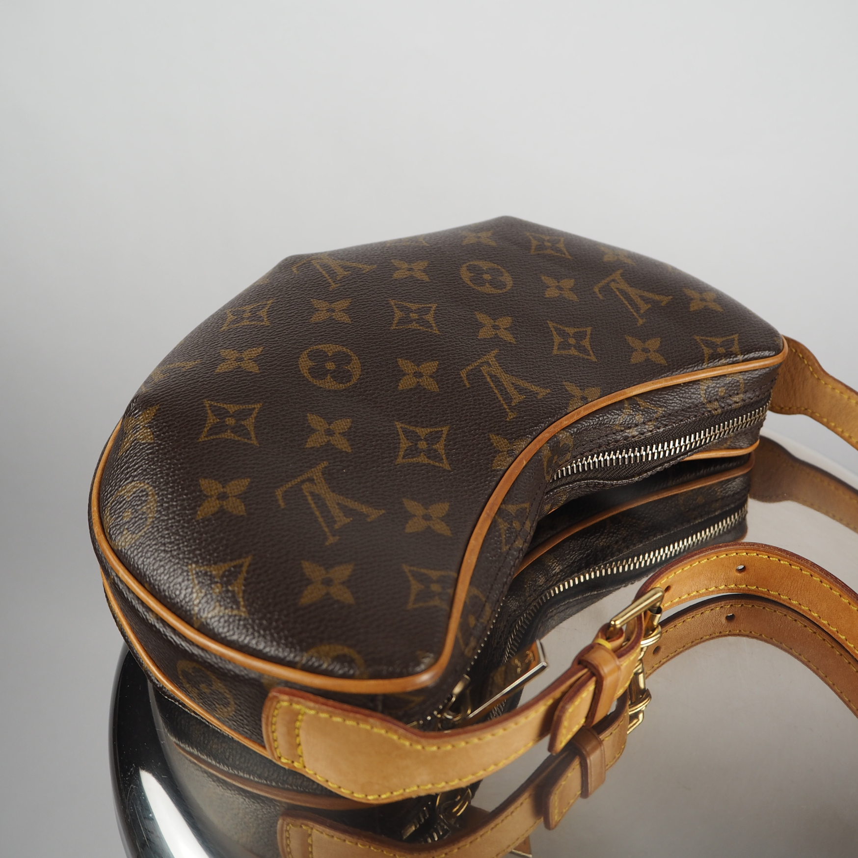 Louis Vuitton - Croissant pm
