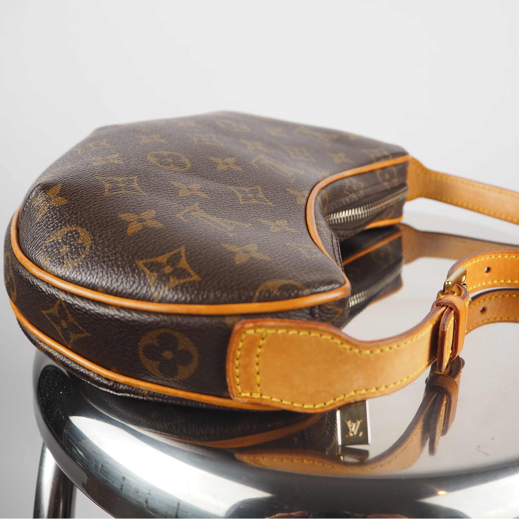 Louis Vuitton - Croissant pm