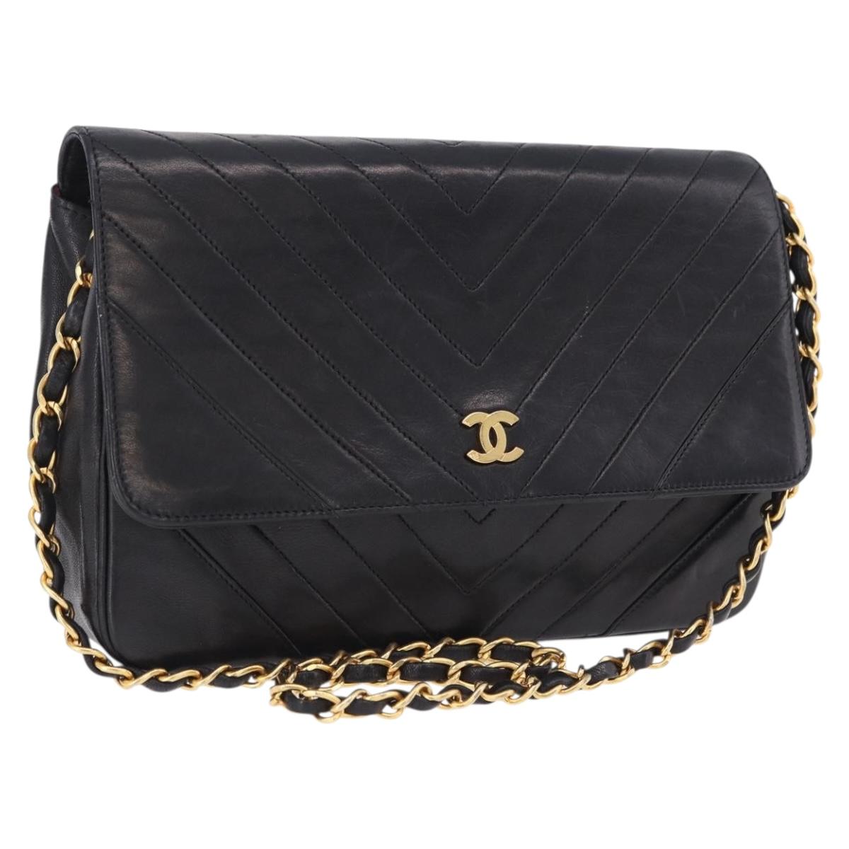 Chanel - V stich chain shoulder