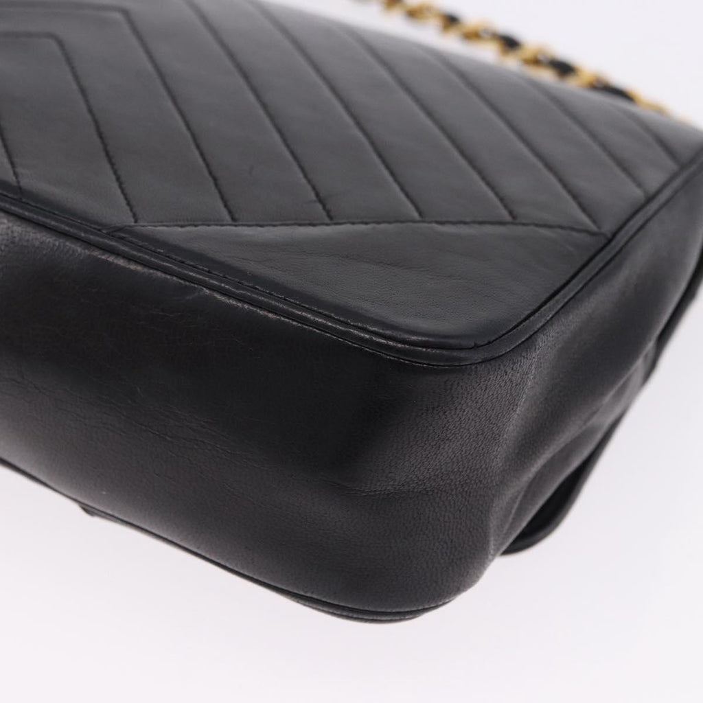 Chanel - V stich chain shoulder