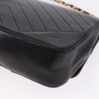 Chanel - V stich chain shoulder