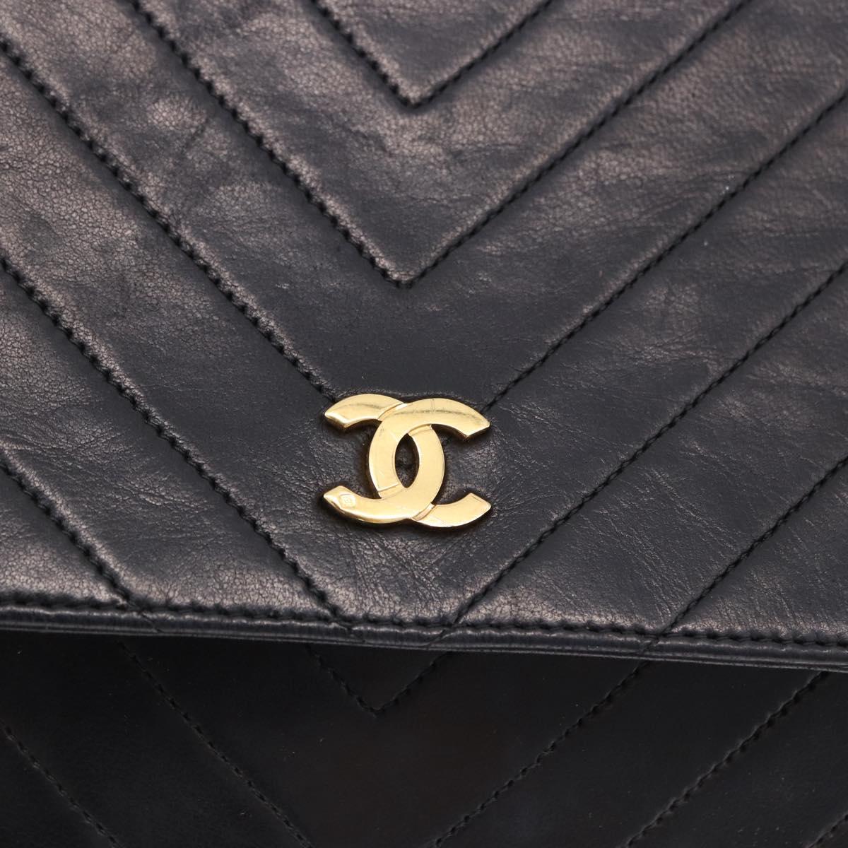 Chanel - V stich chain shoulder