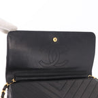 Chanel - V stich chain shoulder