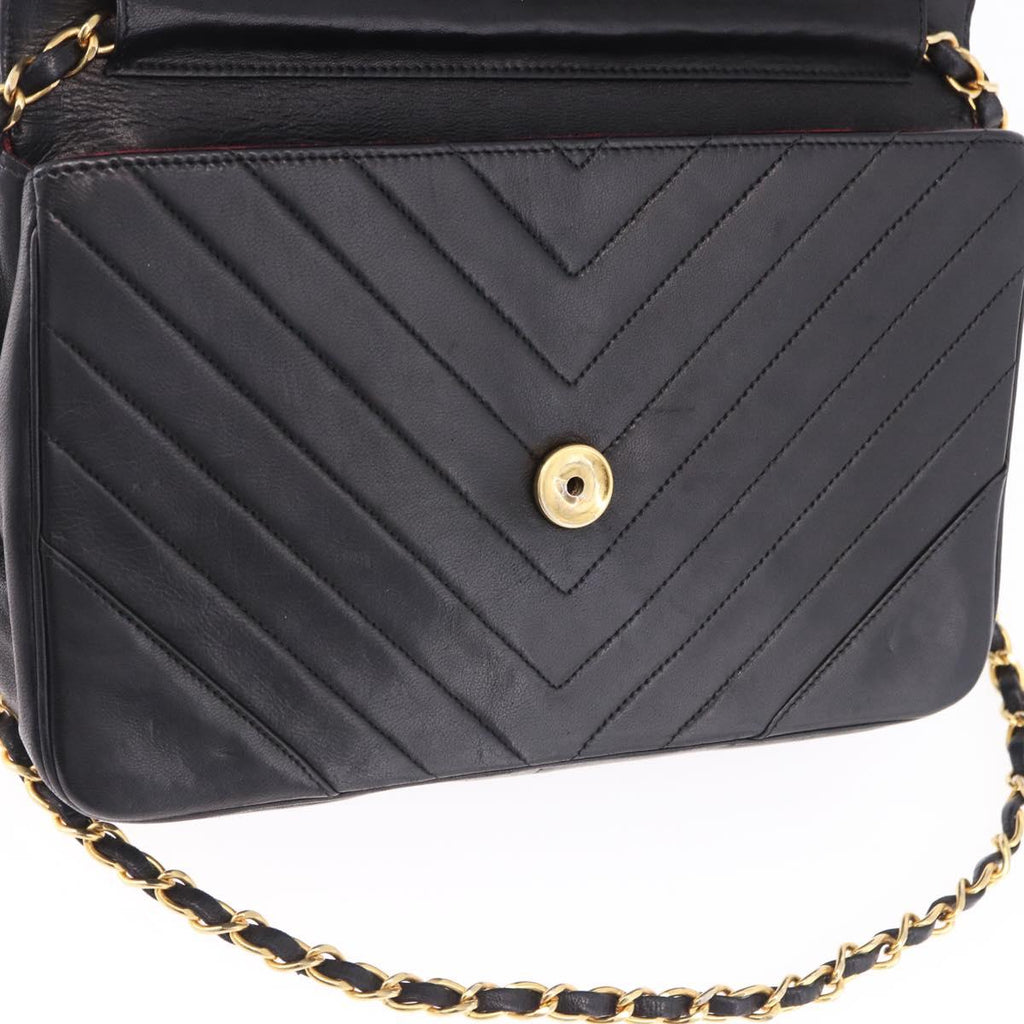 Chanel - V stich chain shoulder