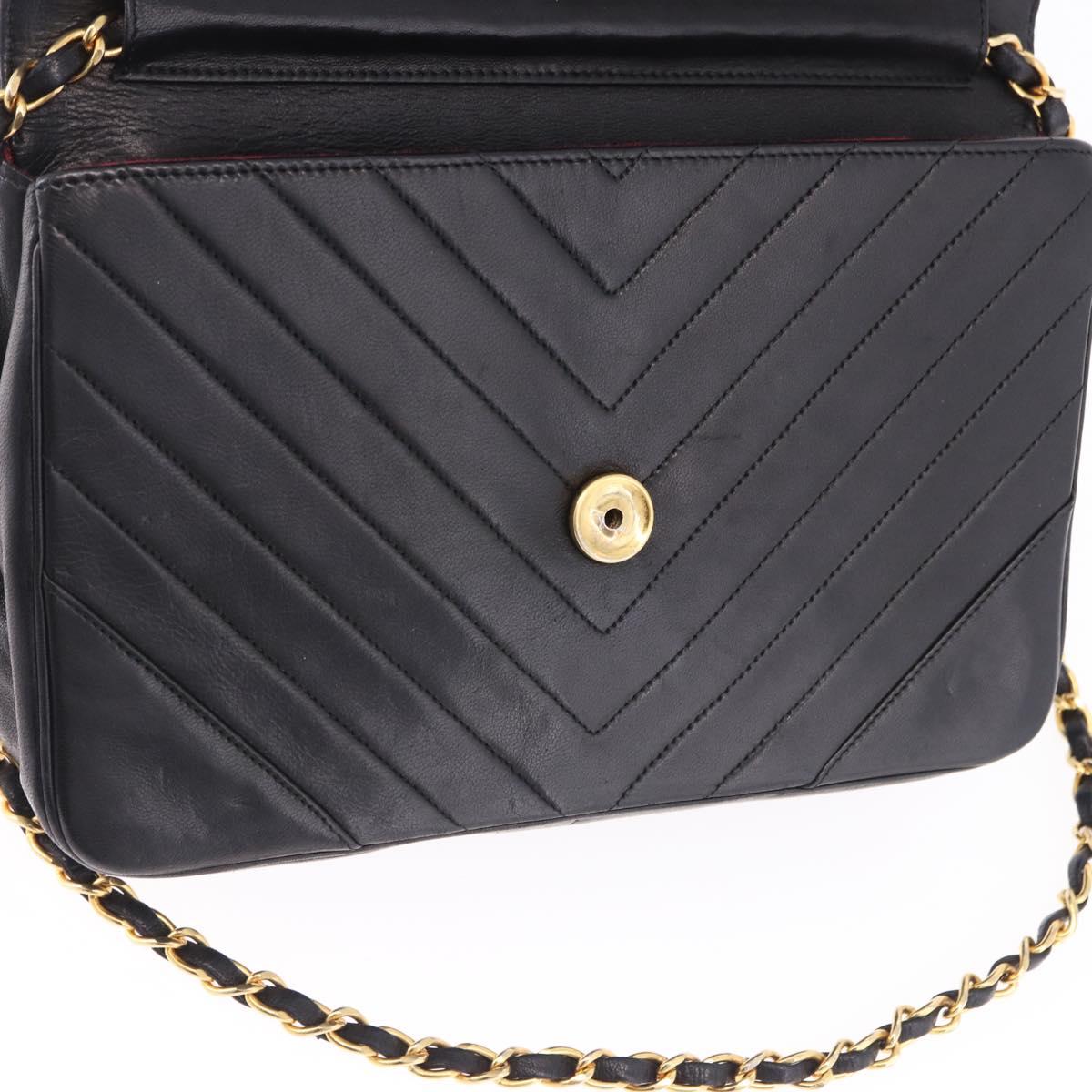 Chanel - V stich chain shoulder