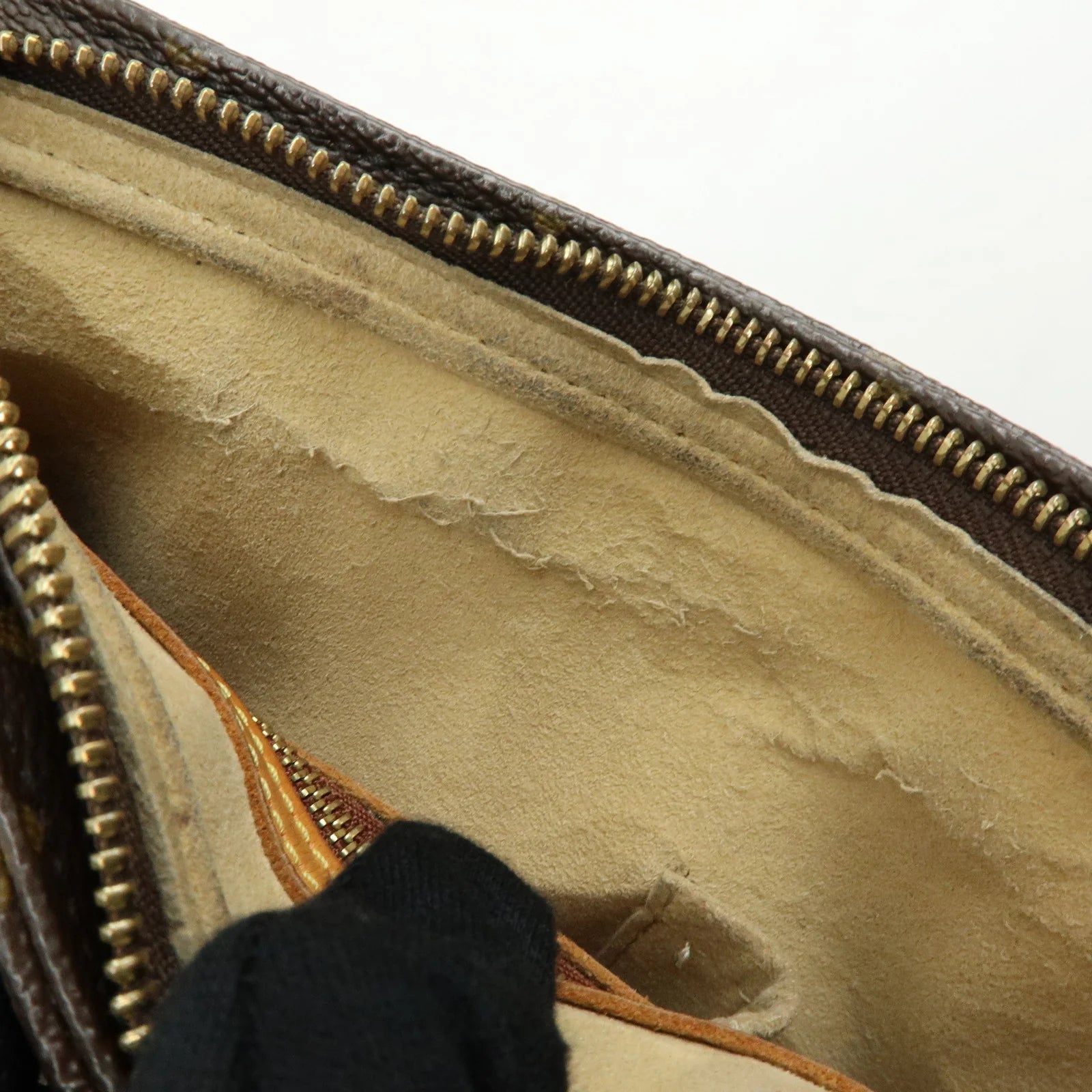 Louis Vuitton - Looping MM